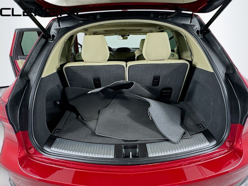 Acura MDX Vehicle Full-screen Gallery Image 11