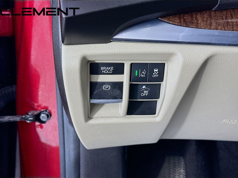 Acura MDX Vehicle Full-screen Gallery Image 13