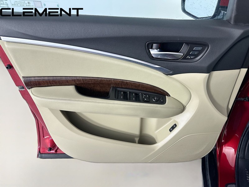 Acura MDX Vehicle Full-screen Gallery Image 28