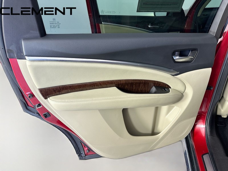 Acura MDX Vehicle Full-screen Gallery Image 32