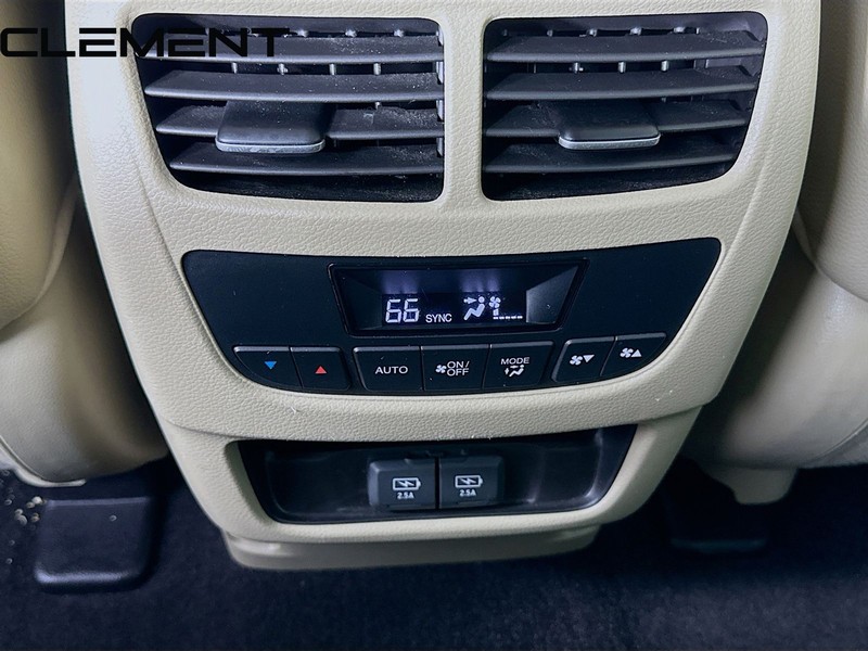 Acura MDX Vehicle Full-screen Gallery Image 35