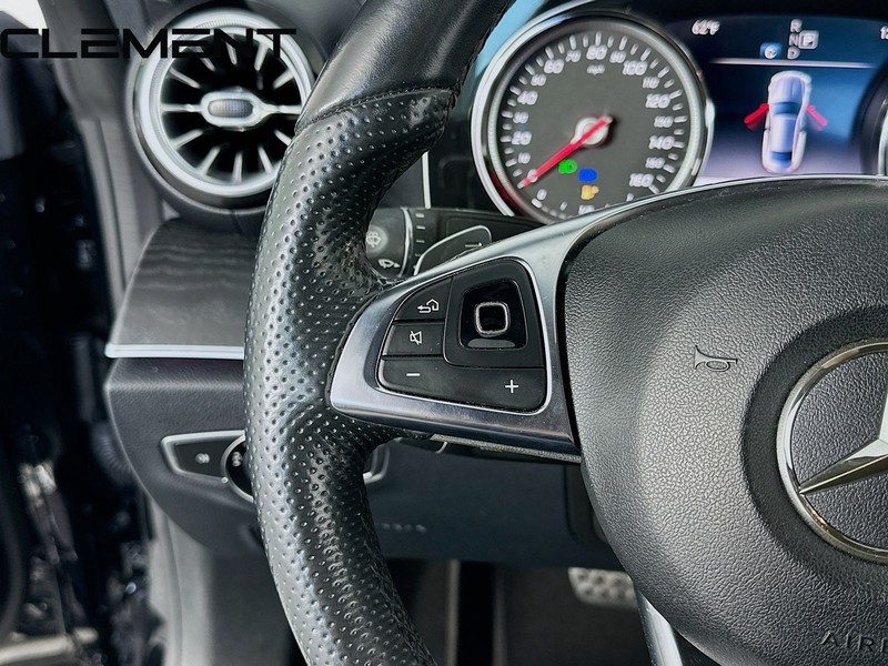 Mercedes-Benz E-Class Vehicle Full-screen Gallery Image 15