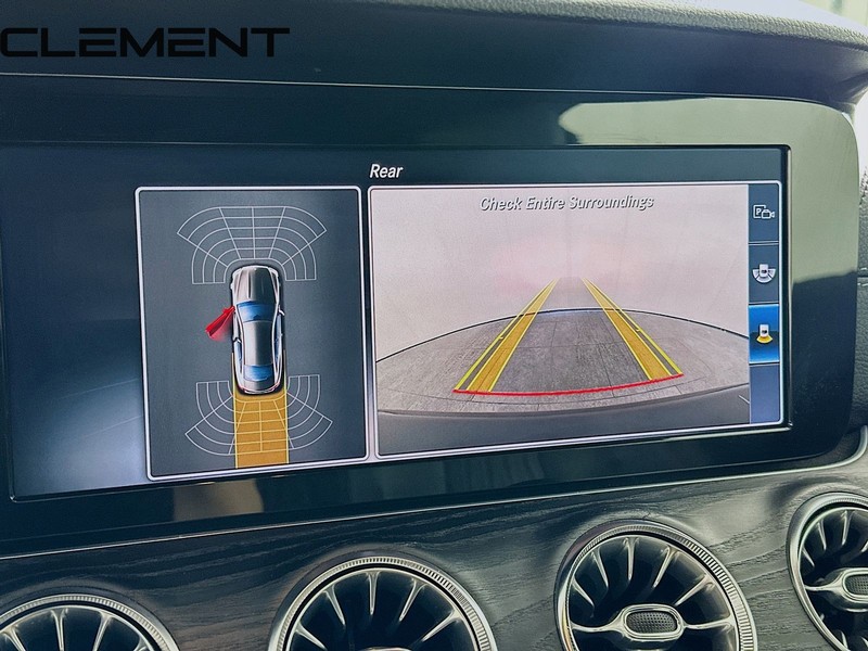 Mercedes-Benz E-Class Vehicle Full-screen Gallery Image 20