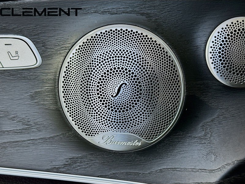 Mercedes-Benz E-Class Vehicle Full-screen Gallery Image 27