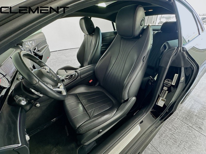 Mercedes-Benz E-Class Vehicle Full-screen Gallery Image 32