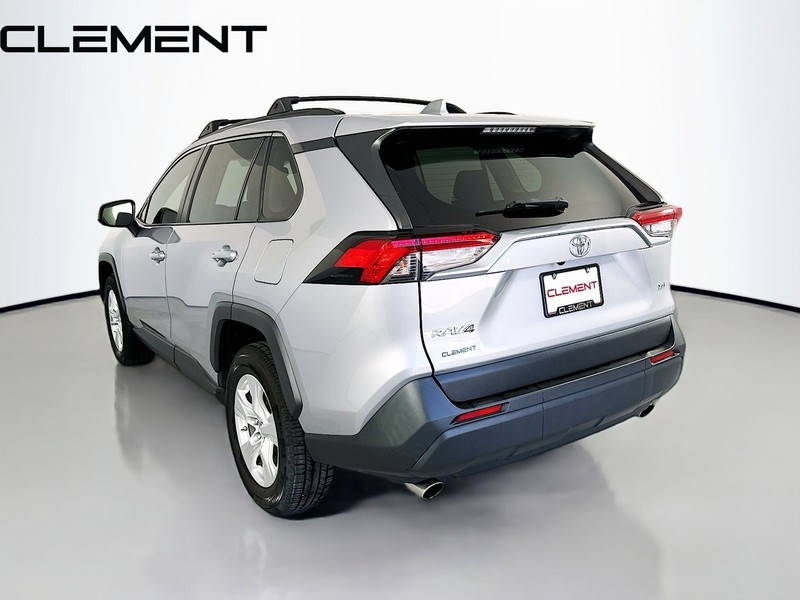 Toyota RAV4 Vehicle Full-screen Gallery Image 8