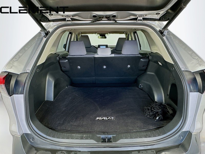 Toyota RAV4 Vehicle Full-screen Gallery Image 9
