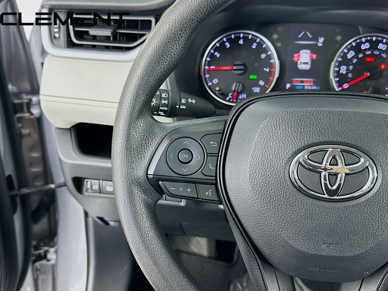 Toyota RAV4 Vehicle Full-screen Gallery Image 14