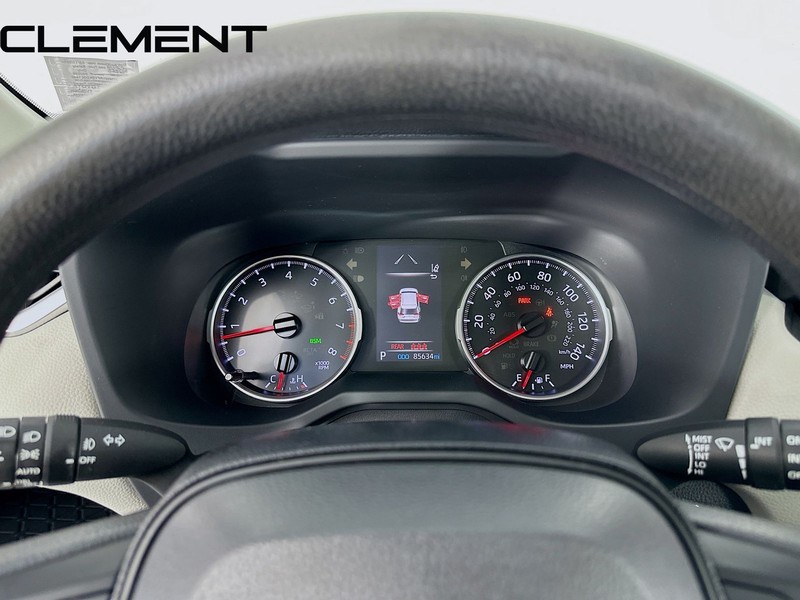 Toyota RAV4 Vehicle Full-screen Gallery Image 17