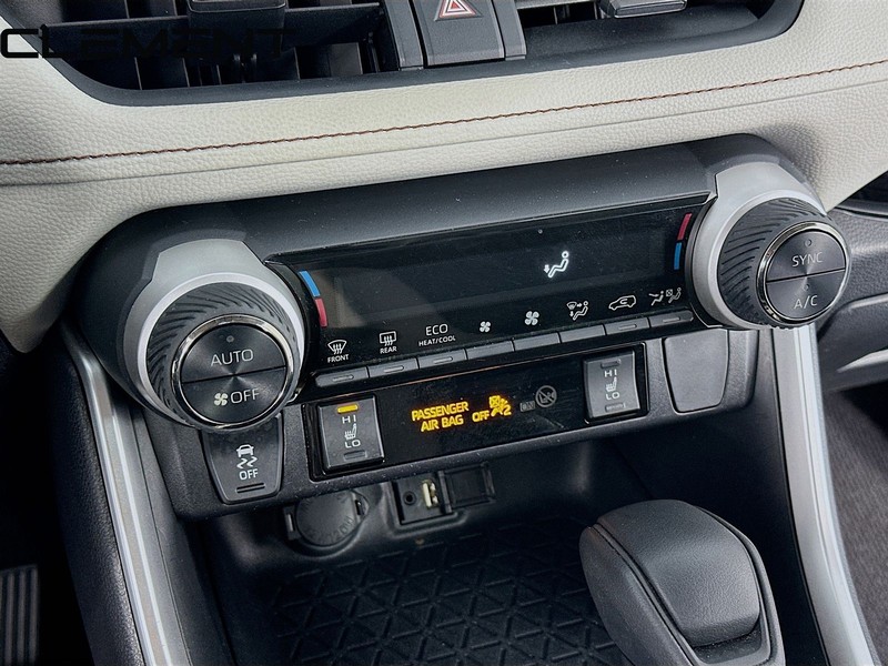 Toyota RAV4 Vehicle Full-screen Gallery Image 21