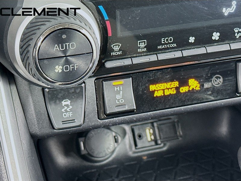 Toyota RAV4 Vehicle Full-screen Gallery Image 22