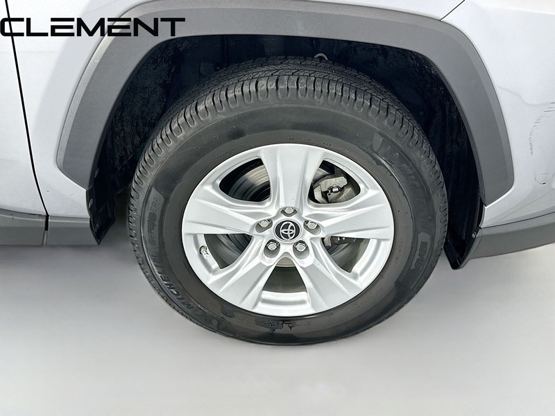 Toyota RAV4 Vehicle Full-screen Gallery Image 36