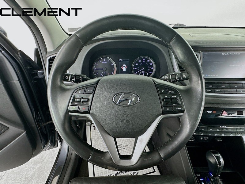 Hyundai Tucson Vehicle Image 14