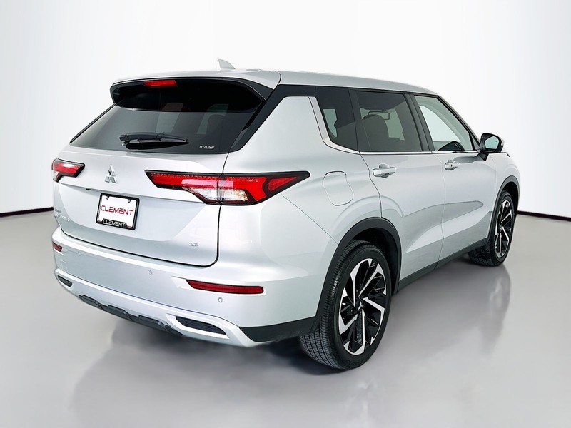 Mitsubishi Outlander Vehicle Full-screen Gallery Image 5