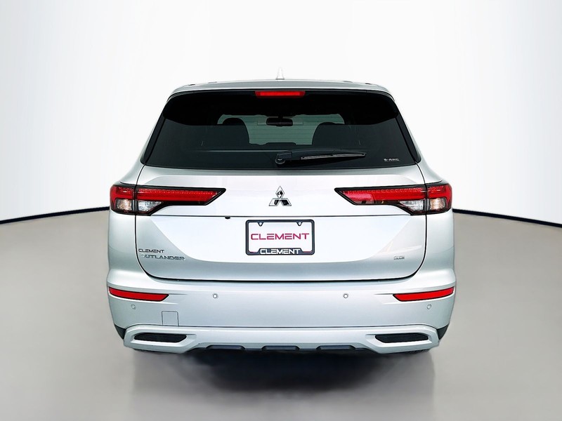 Mitsubishi Outlander Vehicle Full-screen Gallery Image 6