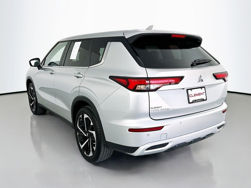 Mitsubishi Outlander Vehicle Full-screen Gallery Image 7