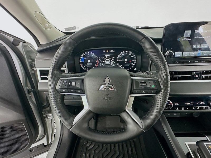 Mitsubishi Outlander Vehicle Full-screen Gallery Image 11