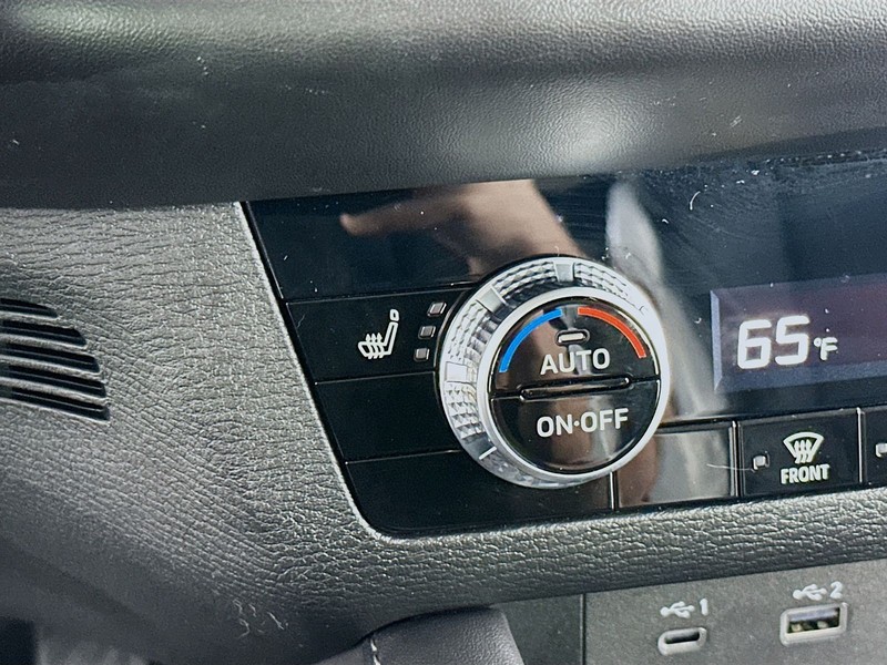 Mitsubishi Outlander Vehicle Full-screen Gallery Image 18