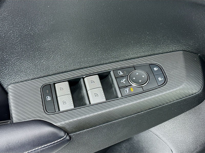 Mitsubishi Outlander Vehicle Full-screen Gallery Image 22