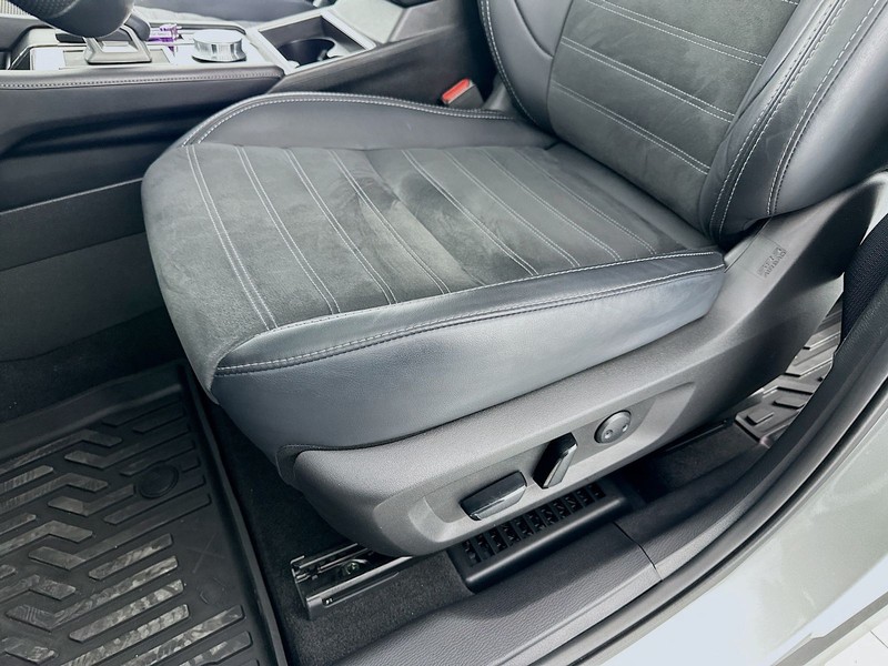 Mitsubishi Outlander Vehicle Full-screen Gallery Image 24