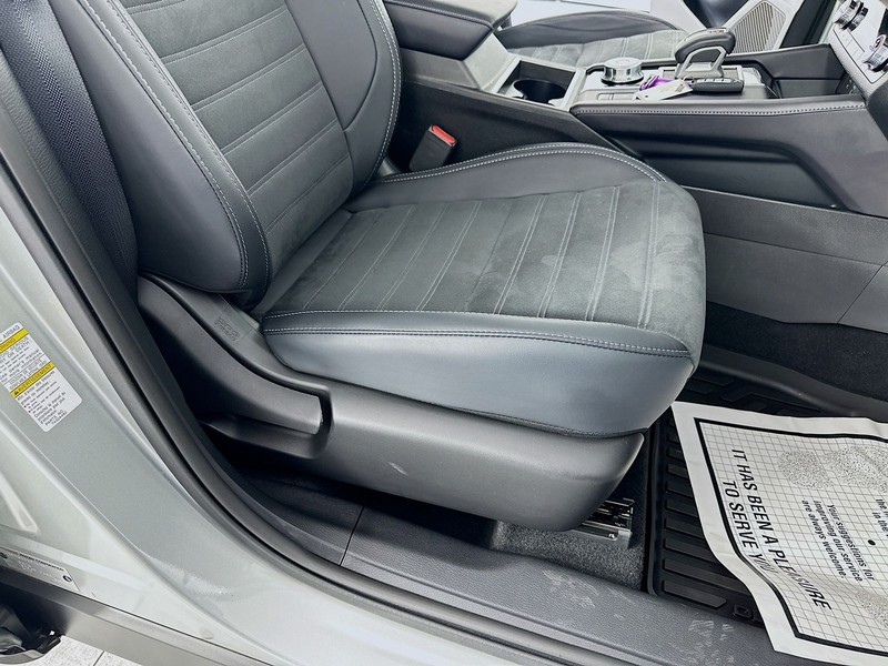 Mitsubishi Outlander Vehicle Full-screen Gallery Image 28