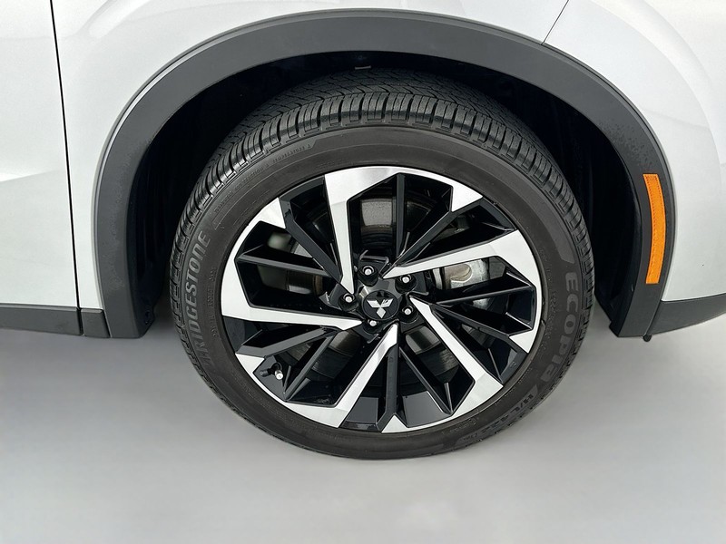 Mitsubishi Outlander Vehicle Full-screen Gallery Image 31