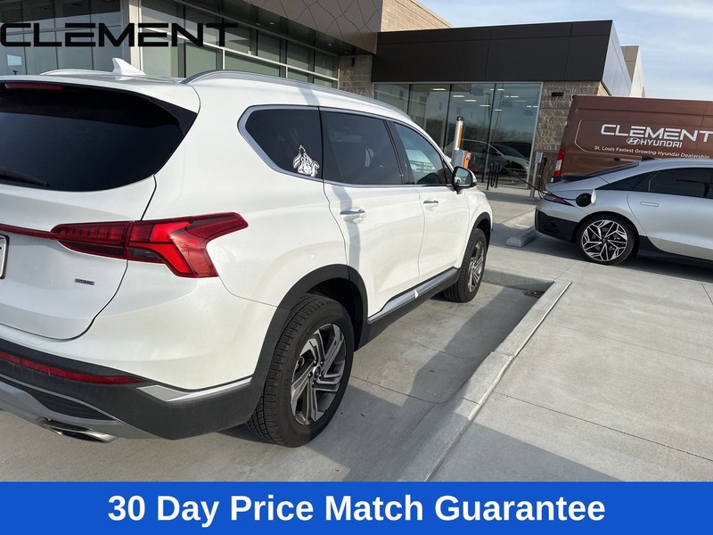 Hyundai Santa Fe Vehicle Full-screen Gallery Image 2