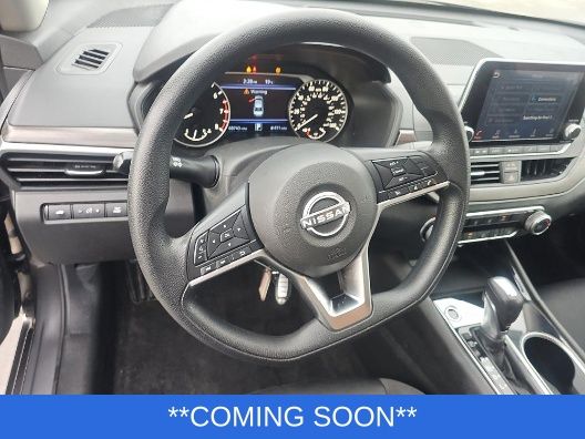 Nissan Altima Vehicle Image 03