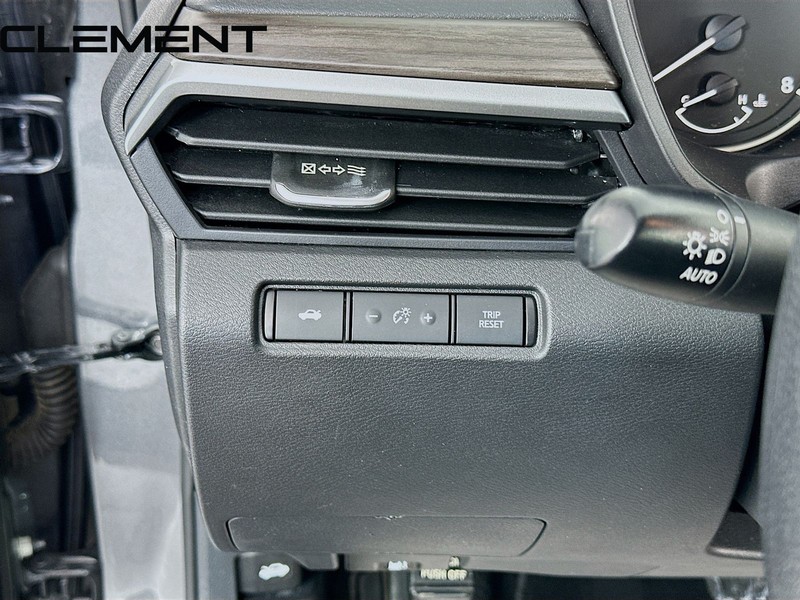 Nissan Altima Vehicle Full-screen Gallery Image 12