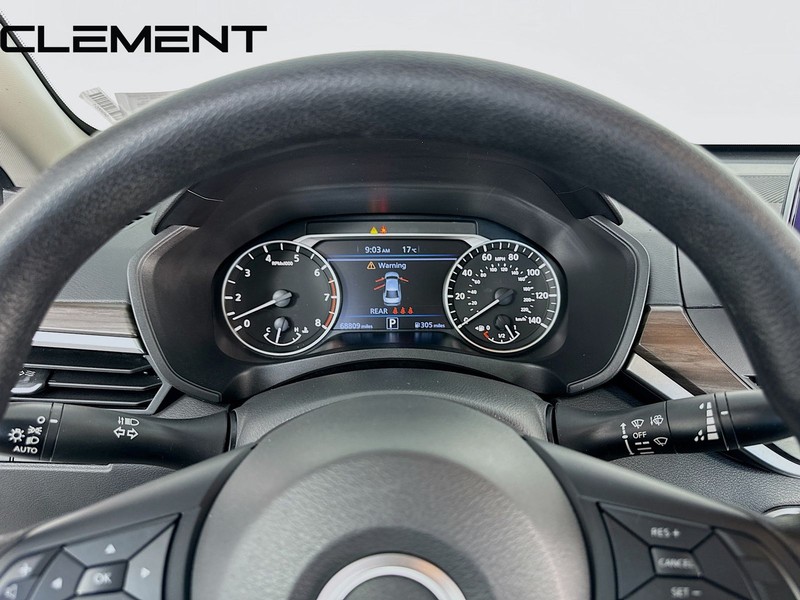 Nissan Altima Vehicle Full-screen Gallery Image 17