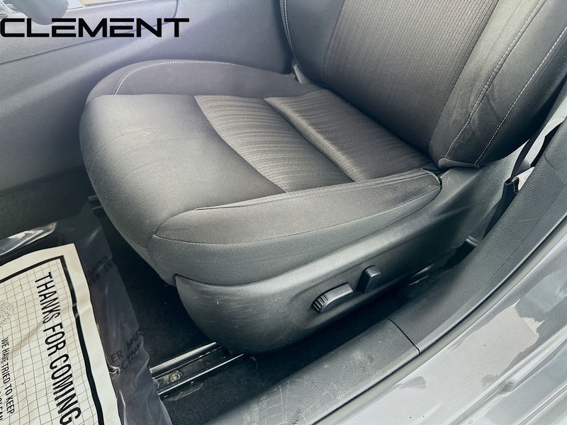 Nissan Altima Vehicle Full-screen Gallery Image 26