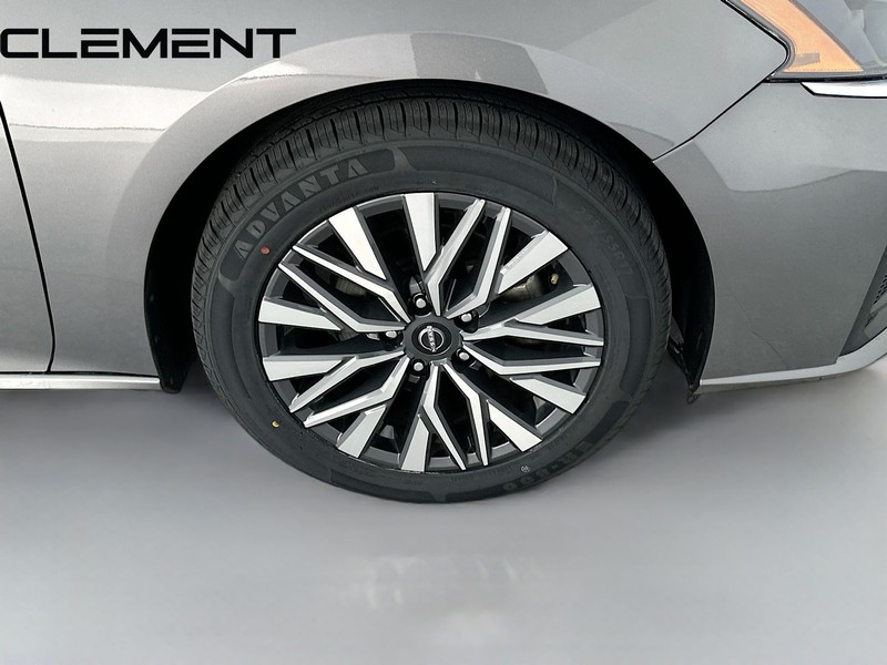 Nissan Altima Vehicle Full-screen Gallery Image 34