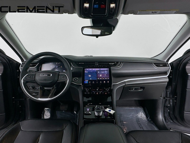 Jeep Grand Cherokee L Vehicle Image 12