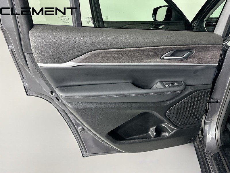 Jeep Grand Cherokee L Vehicle Image 30