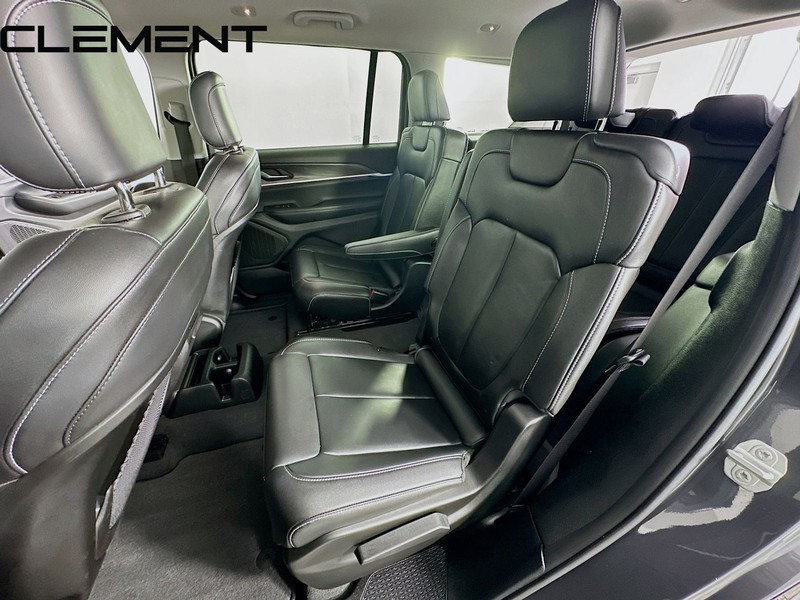 Jeep Grand Cherokee L Vehicle Image 32