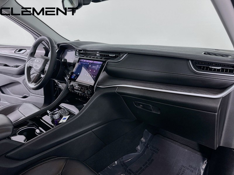 Jeep Grand Cherokee L Vehicle Image 36