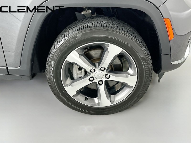 Jeep Grand Cherokee L Vehicle Image 38