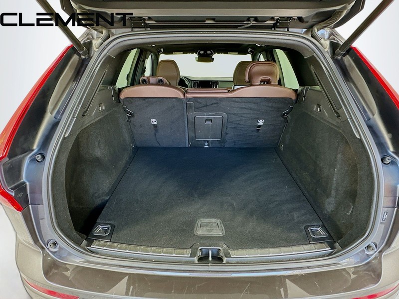 Volvo XC60 Vehicle Full-screen Gallery Image 9