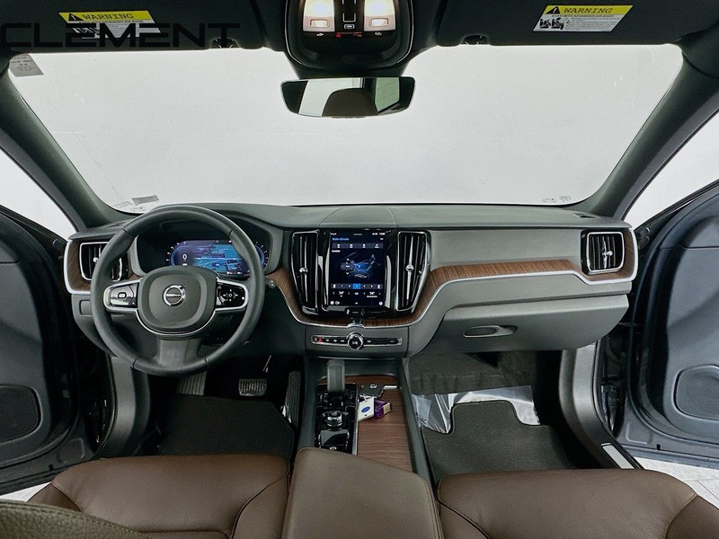Volvo XC60 Vehicle Full-screen Gallery Image 11
