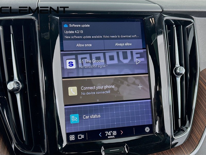 Volvo XC60 Vehicle Full-screen Gallery Image 18