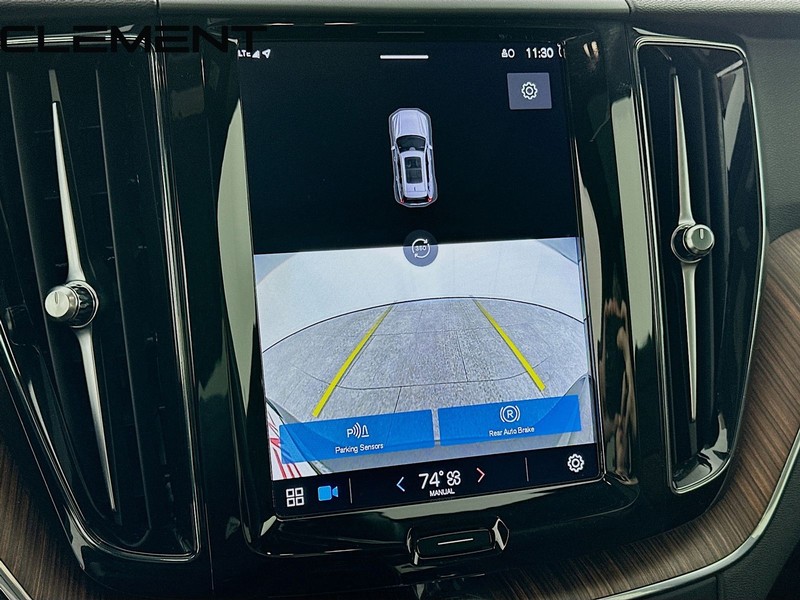 Volvo XC60 Vehicle Full-screen Gallery Image 19