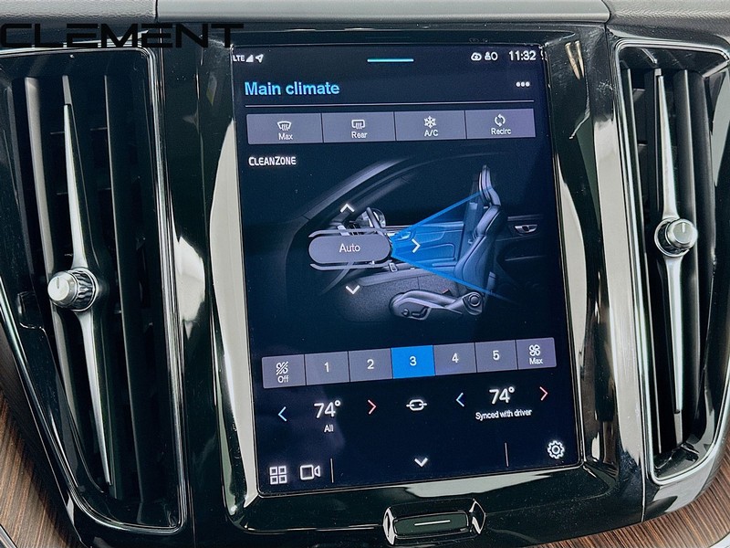 Volvo XC60 Vehicle Full-screen Gallery Image 21