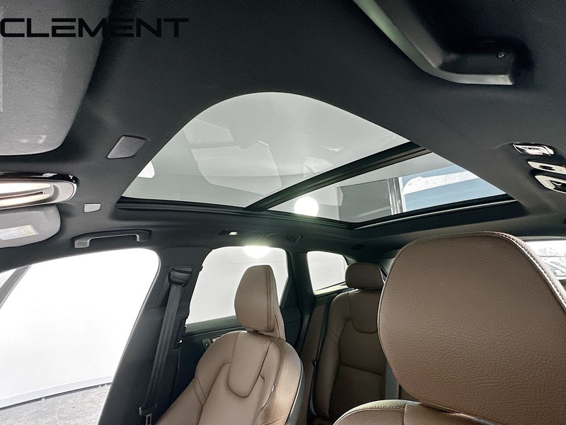 Volvo XC60 Vehicle Full-screen Gallery Image 23