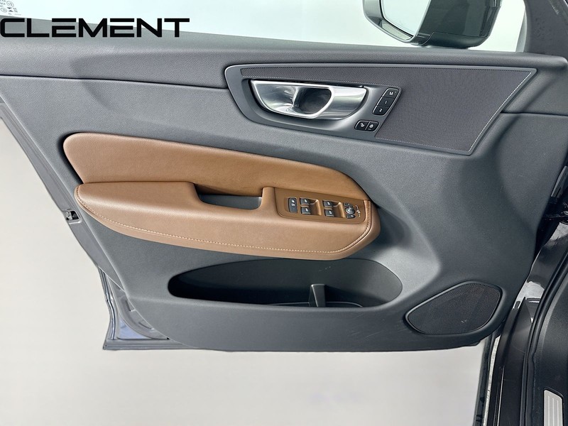 Volvo XC60 Vehicle Full-screen Gallery Image 26