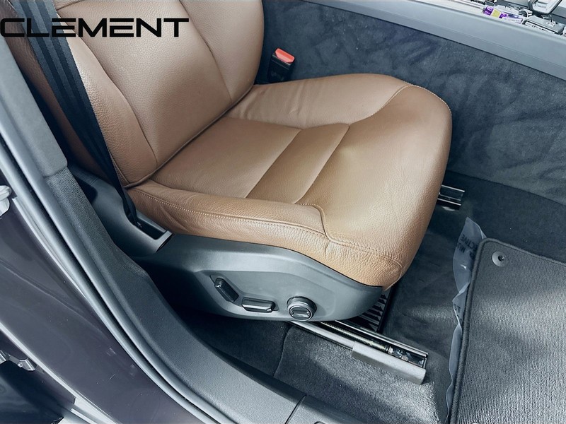 Volvo XC60 Vehicle Full-screen Gallery Image 32