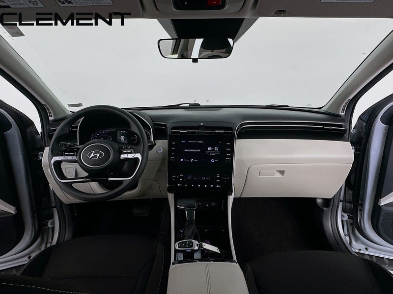 Hyundai Tucson Vehicle Full-screen Gallery Image 11