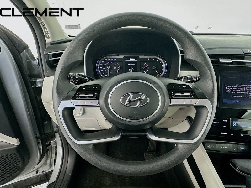 Hyundai Tucson Vehicle Full-screen Gallery Image 13