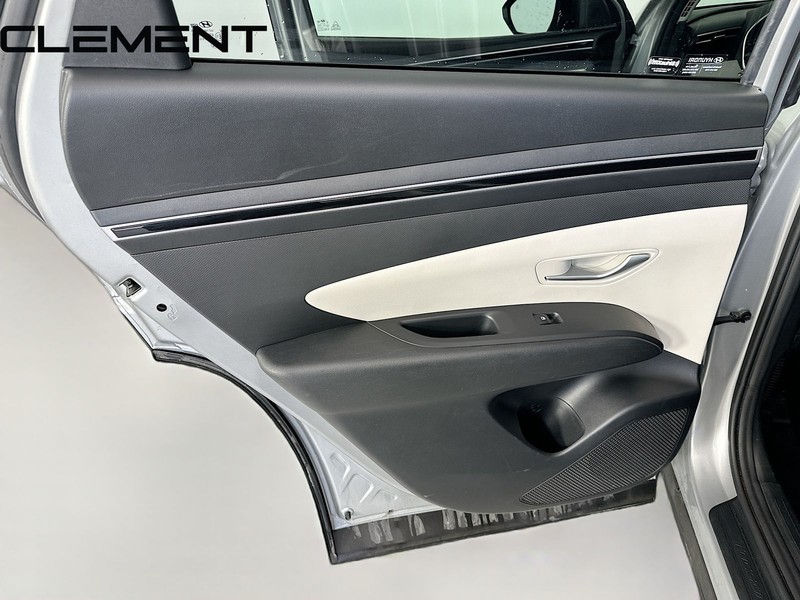 Hyundai Tucson Vehicle Full-screen Gallery Image 29