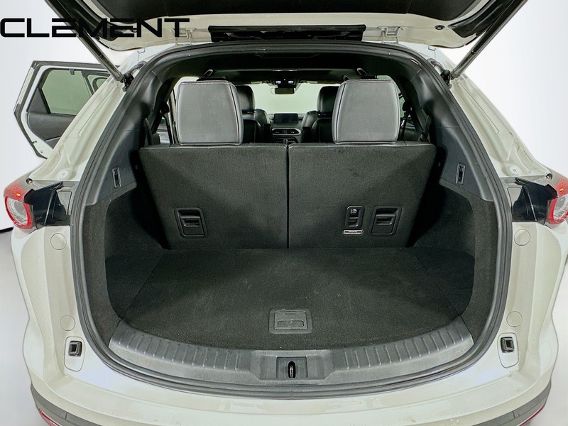 Mazda CX-9 Vehicle Full-screen Gallery Image 9