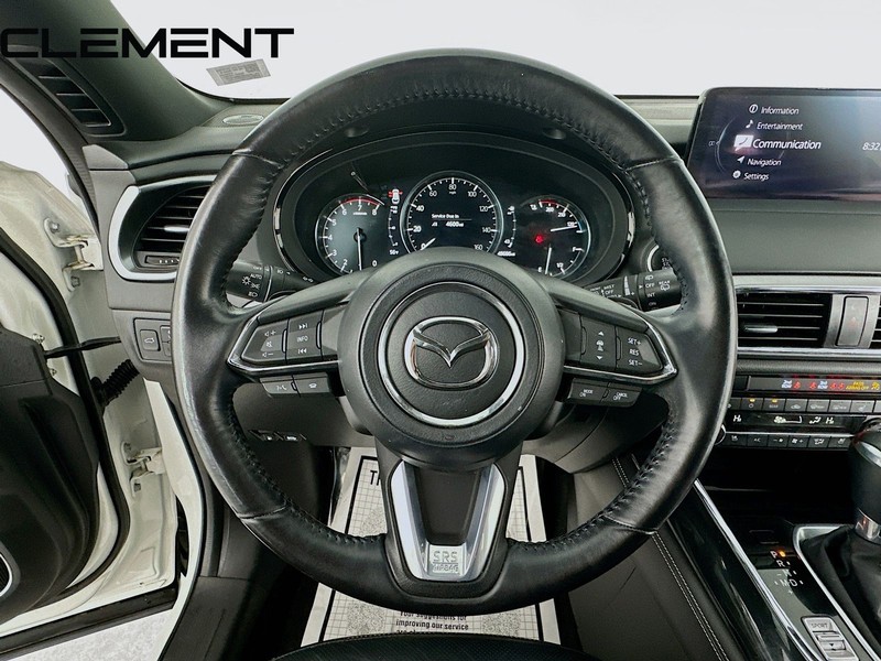 Mazda CX-9 Vehicle Full-screen Gallery Image 13